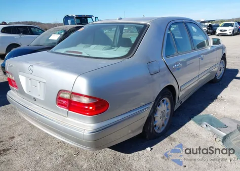 2000 Mercedes-Benz E 320 z USA, uszkodzony, nr VIN WDBJF65J7YB137751